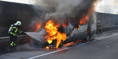 A1: Urlauber-Reisebus in Flammen