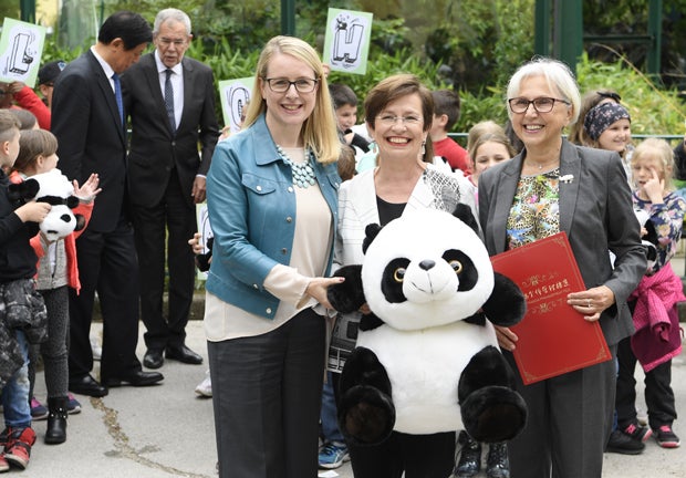 Panda-Männchen Yuan Yuan offiziell an Zoo übergeben