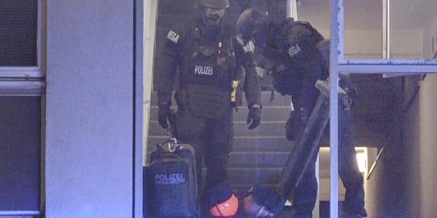 Eliteeinheit WEGA stürmte mit Rammbock Wohnung