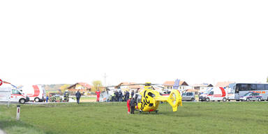 Schulbus krachte in Lkw: 20 Kinder verletzt