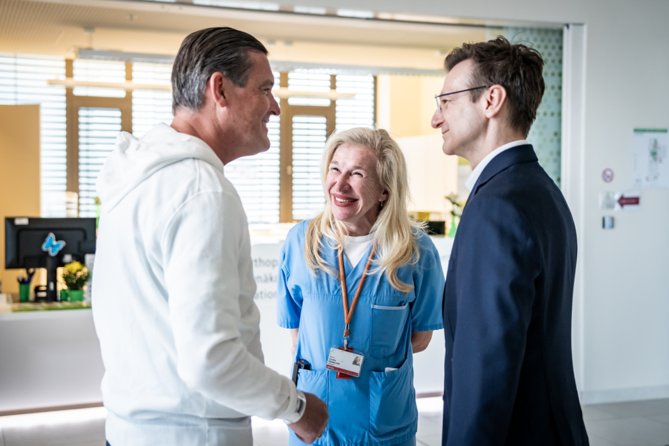 Stadtrat Hanke bedankt sich bei seinen Lebensrettern in der Klinik