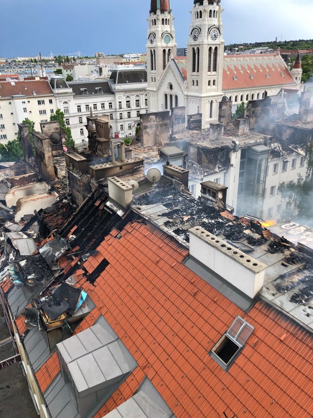 Die ersten Bilder nach dem Feuer-Inferno