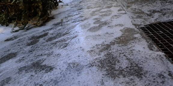 Extrem gefährlich! Österreich versinkt im Glatteis-Chaos