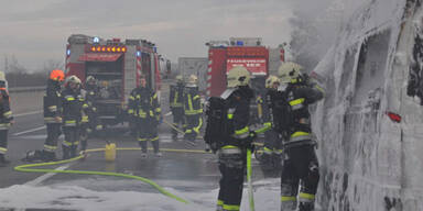 A1: Urlauber-Reisebus in Flammen