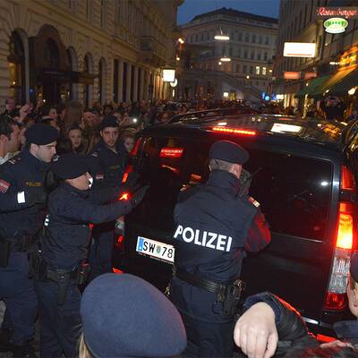 Jusnin Bieber Fans belagern Hotel Sacher
