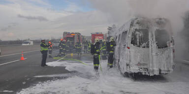 A1: Urlauber-Reisebus in Flammen