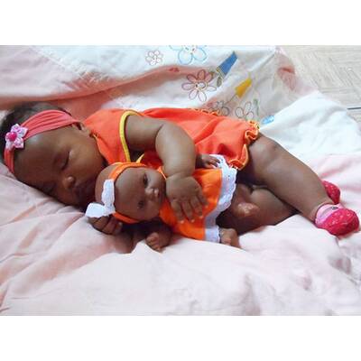 Diese Kinder sehen aus wie ihre Puppen! 