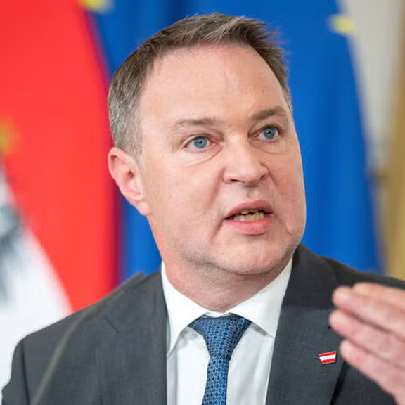 Social-Media-Verbot: Babler kündigt empfindliche Strafen an