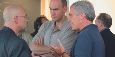 Martin Nowak (Mitte) mit Jeffrey Epstein (rechts) und Harvard-Kollegen Daniel Gilbert im Jahr 2004.
