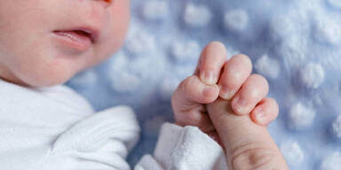 18 Tage altes Baby von Vater in Elternbett zerquetscht