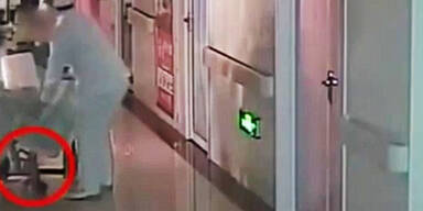 Baby fällt bei Geburt auf den Boden - tot