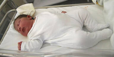 Mutter bringt 6,2-Kilo-Baby auf die Welt