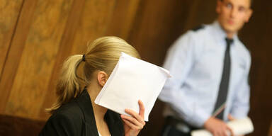 Mutter warf ihr Baby aus dem Fenster