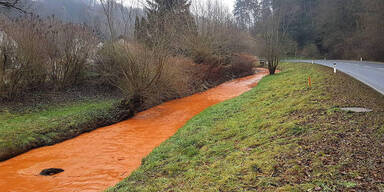 Irre! Warum dieser Bach im Burgenland pl&ouml;tzlich orange ist