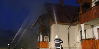 Ein Verletzter bei Brand in Wohnhaus