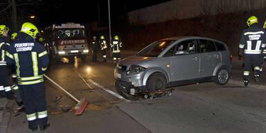 Alko-Lenkerin crasht in eine Verkehrsinsel