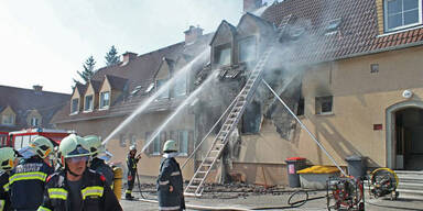 Dachstuhl-Brand in Enzesfeld 