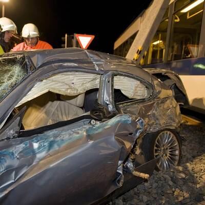 Pkw krachte gegen Badener Bahn