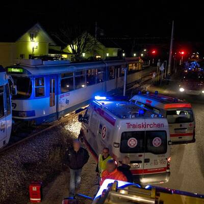 Pkw krachte gegen Badener Bahn