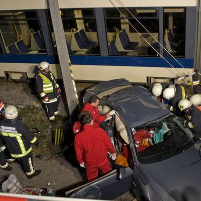Pkw krachte gegen Badener Bahn