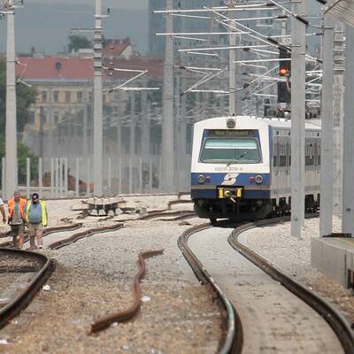 Alles steht nach Oberleitungsschaden