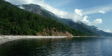 Flugzeug crasht am Baikalsee: Tote und Verletzte