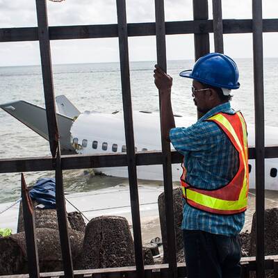 Lion-Air-Wrack wird von 70 Spezialisten geborgen.