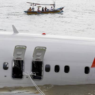 Lion-Air-Wrack wird von 70 Spezialisten geborgen.