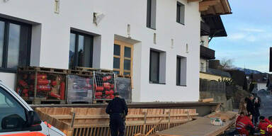 Balkon st&uuml;rzt von Haus - 3 Verletzte