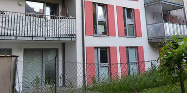 2-J&auml;hrige st&uuml;rzt vom Balkon: Lebensgefahr