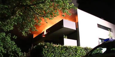 Balkon in Vollbrand: Wohnblock evakuiert