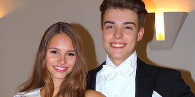 Miss Austria zeigt ihr Debütantinnen-Kleid