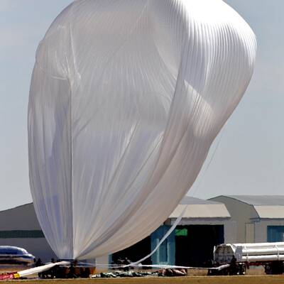 Wegen Windes wurde Baumgartners Sprung abgebrochen.