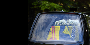 Letzte Reise der Queen: Sarg verl&auml;sst Schloss Balmoral