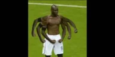 Balotelli-Posen sind der Renner im Internet