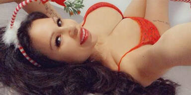 Adventfeier: Lugners 'Bambi' als sexy Santa