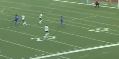 Amerikanerin schießt Tor per "Bogenlampe"