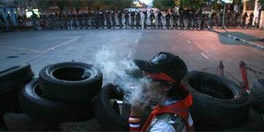 Gut 50.000 demonstrieren für und gegen Regierung