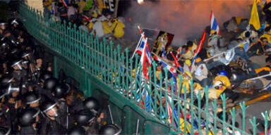 Ein Toter bei Krawallen in Bangkok