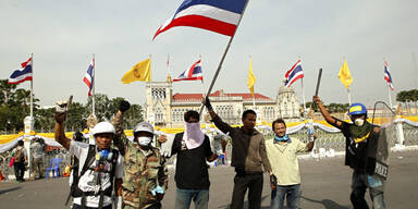 Bangkok: Polizei öffnet Demonstranten die Tore