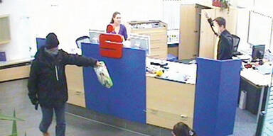 Maskierter Gangster beraubte Sparkasse