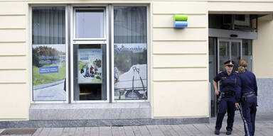 Bank mit Bomben-Attrappe überfallen