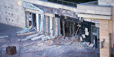 Mann jagt Bankfiliale in die Luft