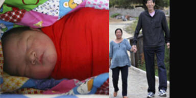 Größter Mann der Welt ist Vater