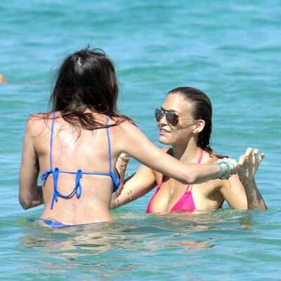 Bar Refaeli planscht in St. Tropez