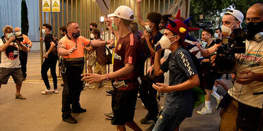 Messi-Fans st&uuml;rmen Stadiongel&auml;nde