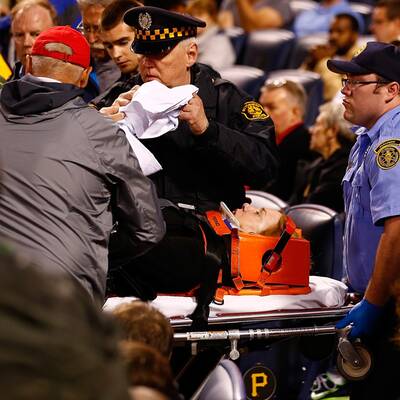 Frau von Baseball getroffen