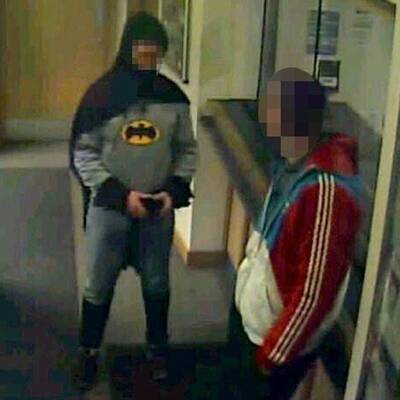 Batman liefert Gauner ab