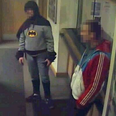 Batman liefert Gauner ab