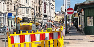 Nur zwei Arbeiter am Radweg an der Wienzeile
